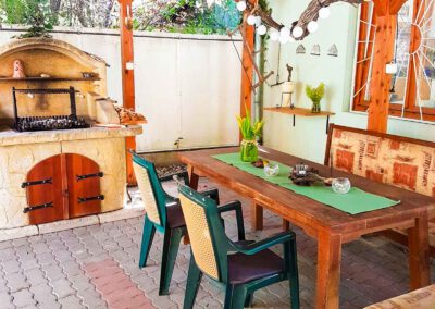 Urlaub mit Hund am Balaton? Ferienhaus in Balatonlelle mit Grillplatz, Spazierwegen & Nähe zum See. Ideal für Hundebesitzer.